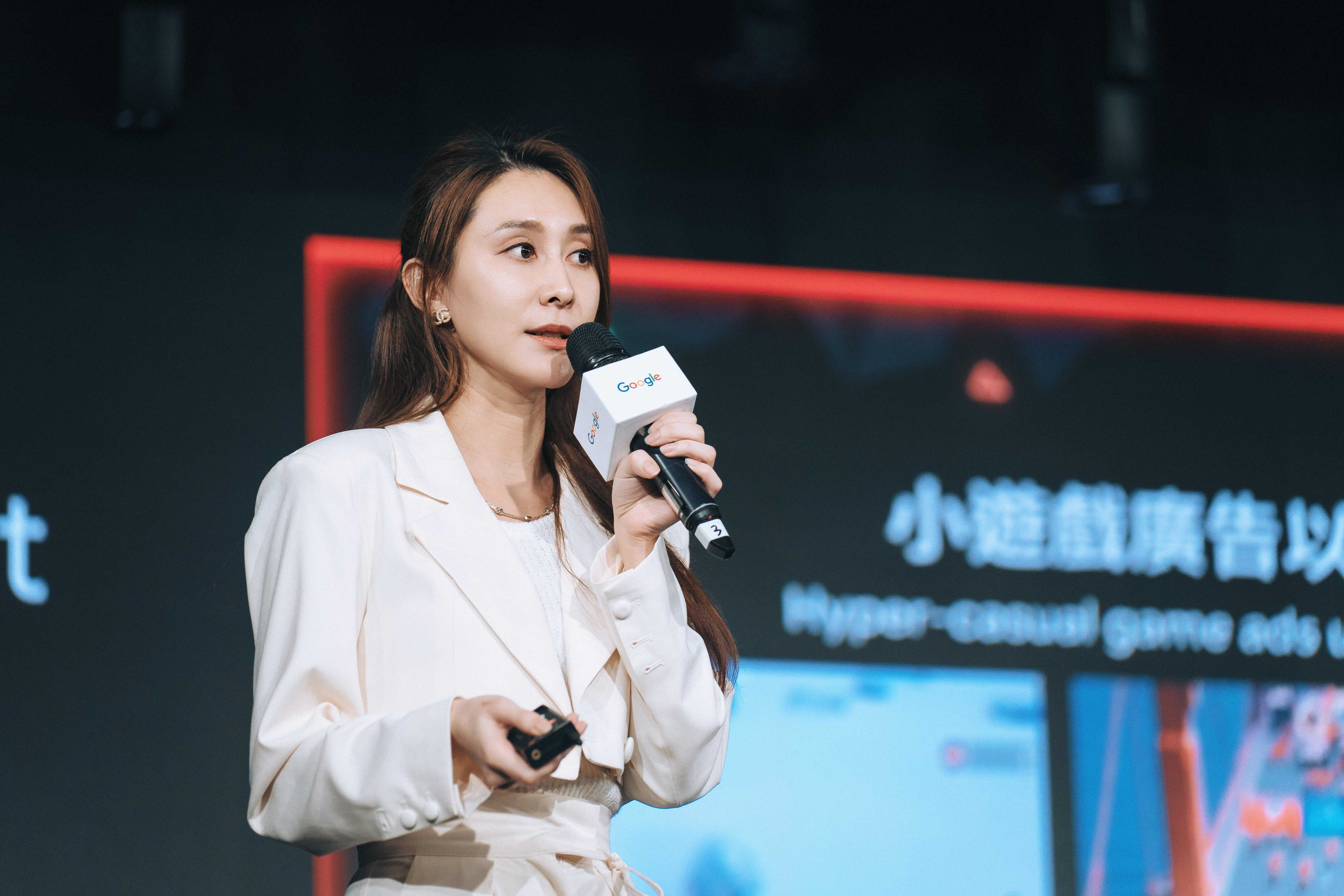 Google 大中華區創意策略專家 Rebecca Hsieh在Google 2025遊戲產業交流會中分享近年手機遊戲市場廣告素材變化趨勢,小遊戲廣告強調直觀簡單。