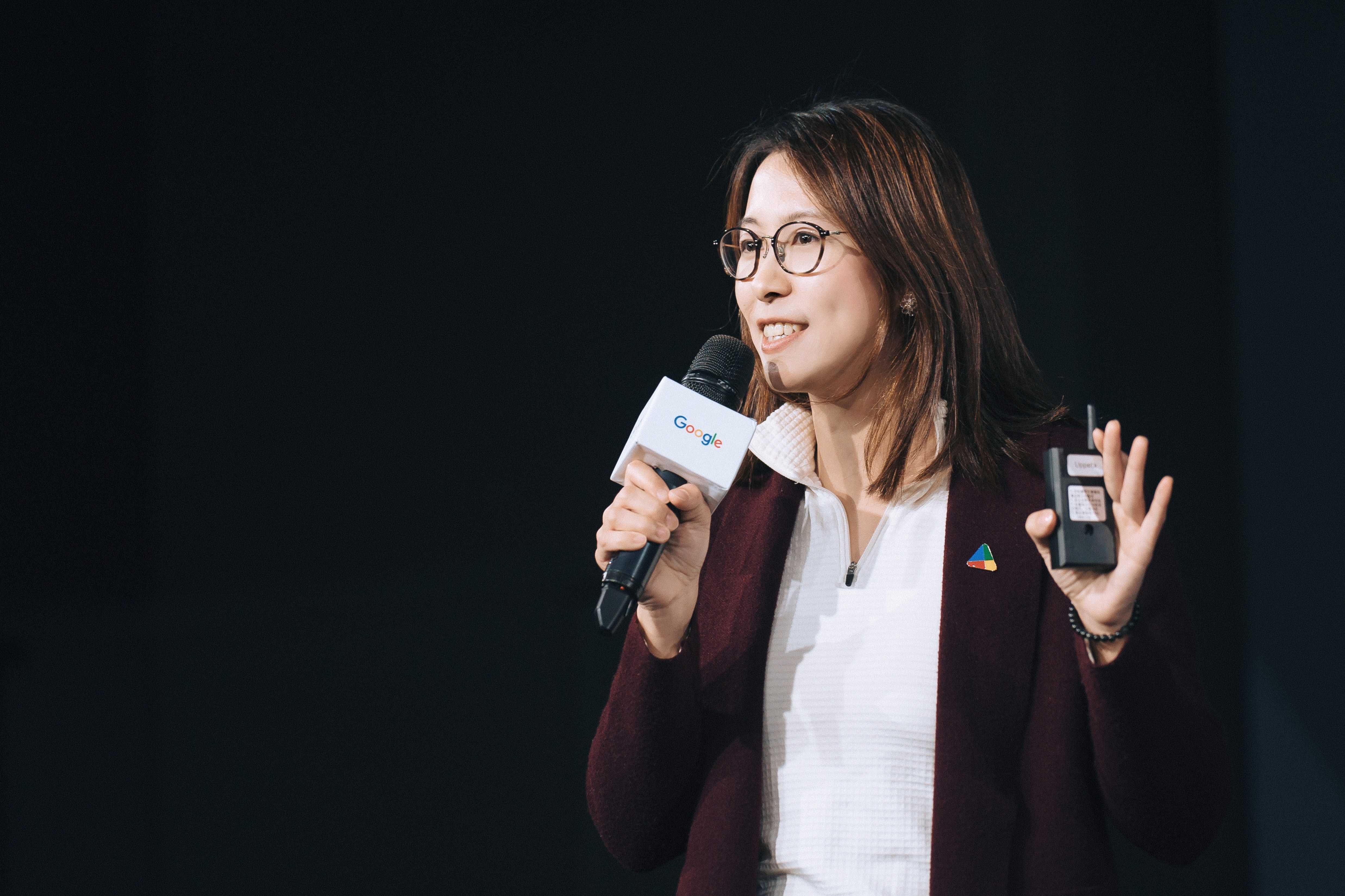 Google 策略夥伴經理 Jennifer Zhan在Google 2025遊戲產業交流會中最後總結幾個值得關注的市場洞察,包含混合遊戲機制、全球化佈局、短視頻行銷、跨平台遊戲同步發行策略。