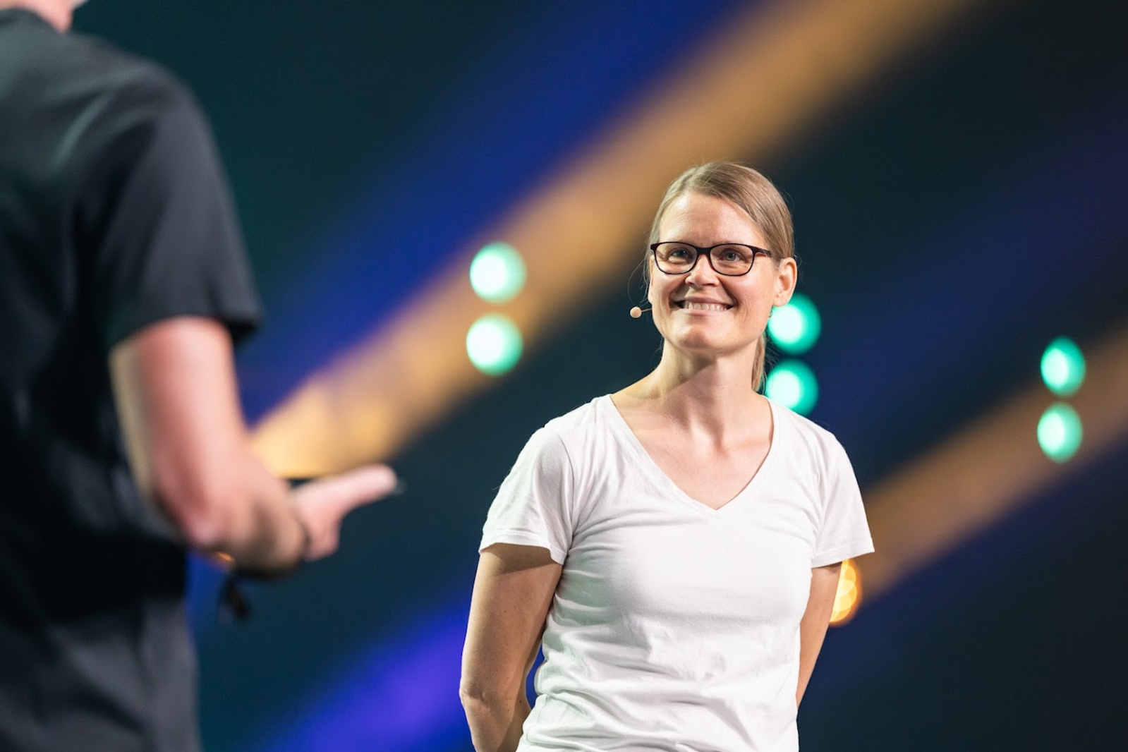 Ein Foto von Jannika Bock auf der OMR Stage ist abgebildet.