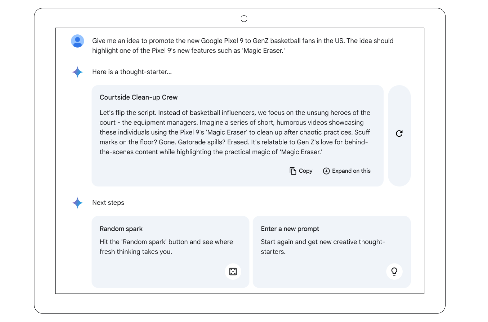 Ein Tablet-Mockup zeigt den Gemini Idea Generator. Ein Prompt, der um Hilfe beim Erstellen einer Anzeige für das Google Pixel 9 bittet, erscheint über einem möglichen Szenario namens „Courtside Clean-up Crew“.